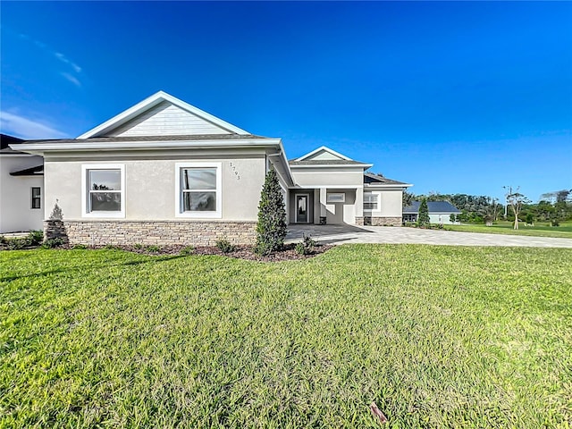 single story home with a front yard