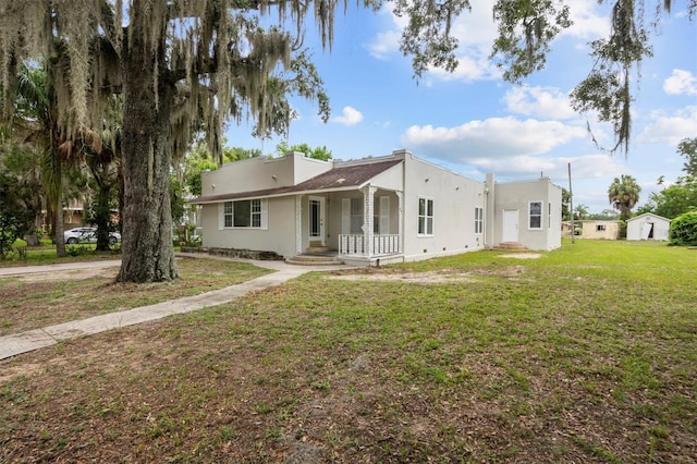 view of front of property with a front yard