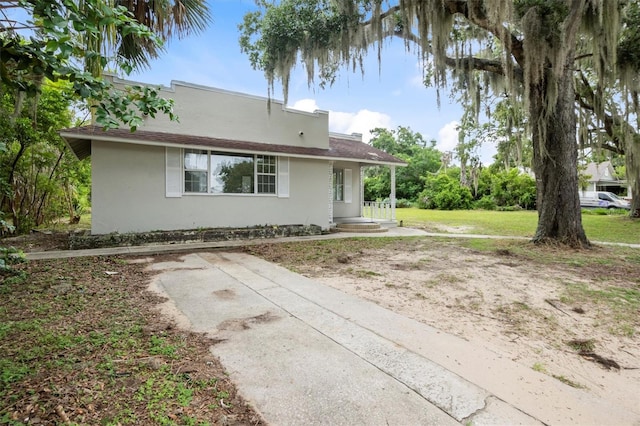 exterior space featuring a lawn