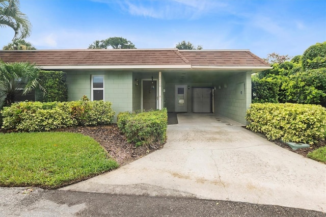 view of front of property featuring a carport