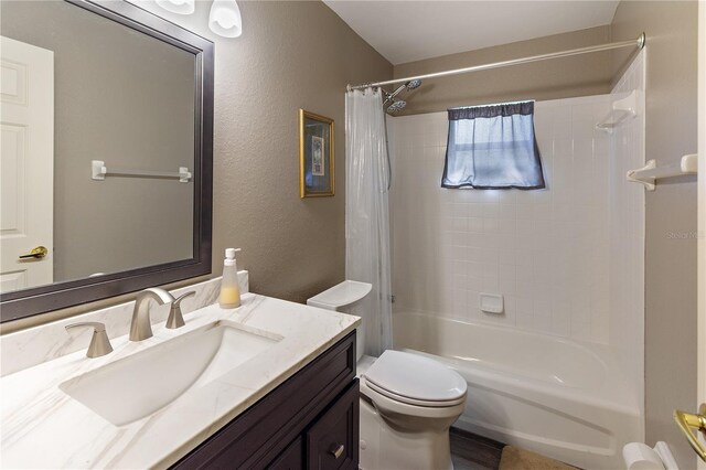 full bathroom with shower / tub combo with curtain, vanity, and toilet