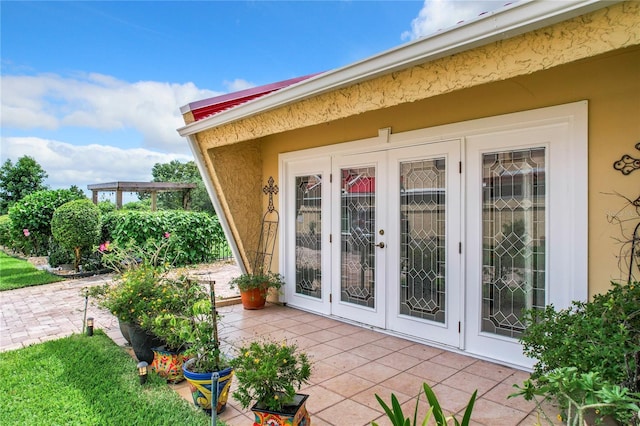 entrance to property featuring a patio