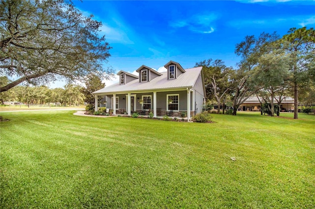 view of front facade featuring a porch and a front yard