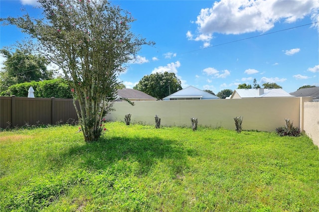 view of yard featuring a fenced backyard