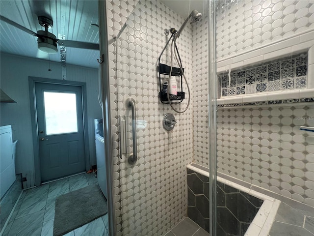 bathroom with tiled shower and ceiling fan