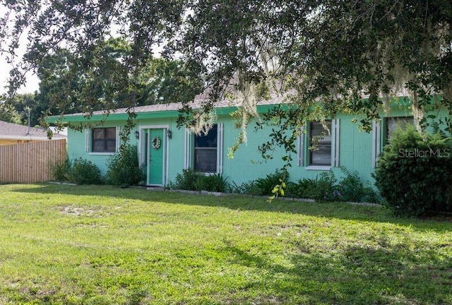 view of front facade with a front yard