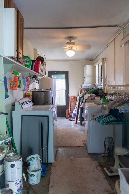 washroom with ceiling fan and washer and dryer