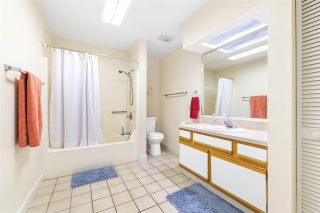 full bath with tile patterned flooring, toilet, vanity, baseboards, and shower / bath combo with shower curtain