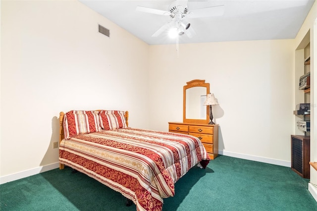 bedroom featuring carpet floors, baseboards, visible vents, and a ceiling fan