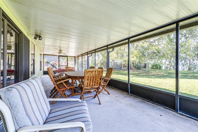 sunroom featuring a ceiling fan