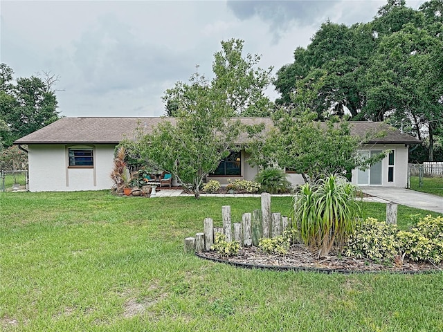 view of front of home with a front lawn