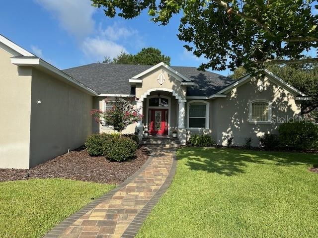 view of front facade with a front lawn