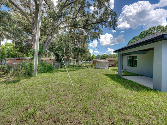 view of yard featuring a patio