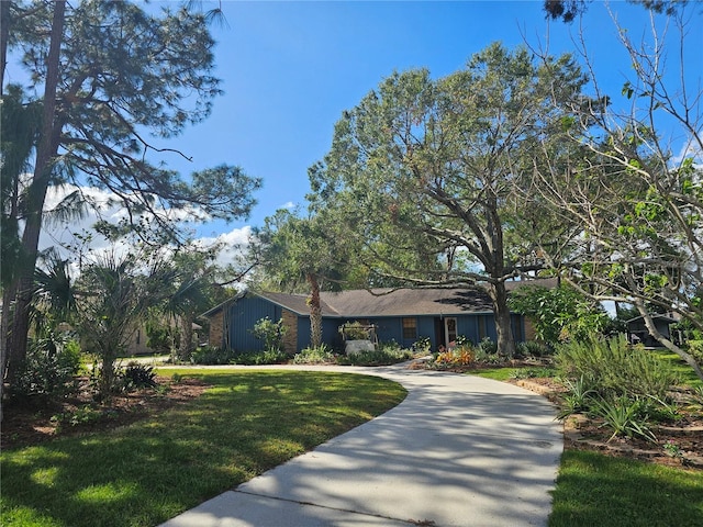 ranch-style house with a front yard