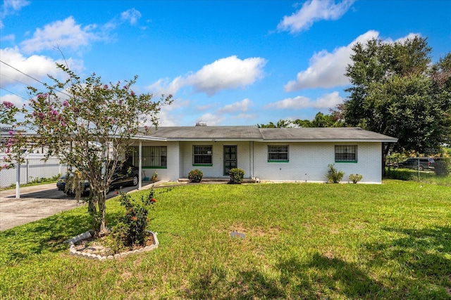 ranch-style house featuring a front lawn