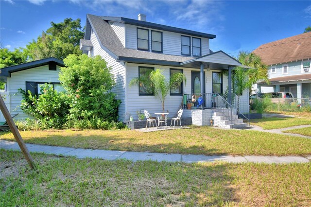 view of front of home with a front lawn