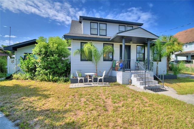 view of front facade featuring a front yard