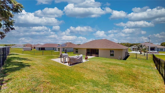 view of yard featuring a patio