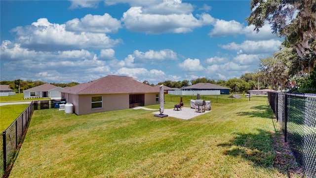 view of yard featuring a patio area