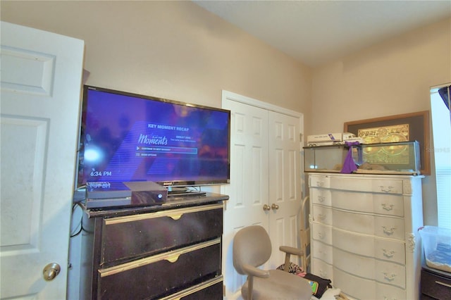 bedroom featuring a closet