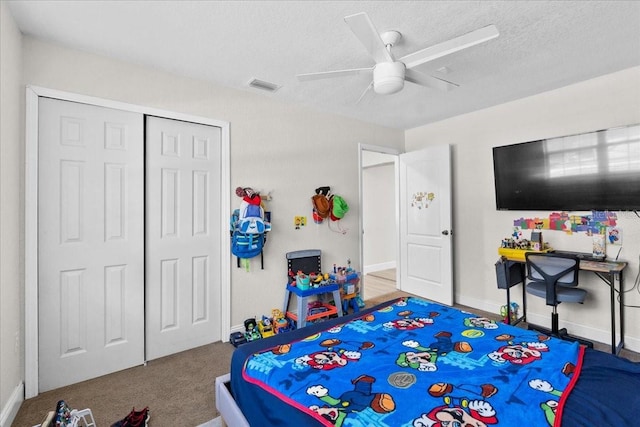 222 Rod Ln, Davenport, FL 33837 - carpeted bedroom featuring a closet, a textured ceiling, and a ceiling fan