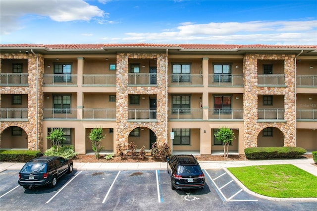 902 Charo Pkwy Unit 624, Davenport, FL 33897 - view of apartment building / complex featuring uncovered parking
