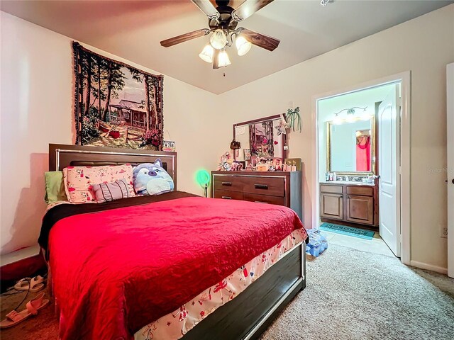 902 Charo Pkwy Unit 624, Davenport, FL 33897 - bedroom with carpet flooring, ensuite bath, a ceiling fan, and baseboards