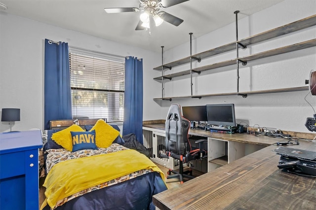 bedroom with ceiling fan