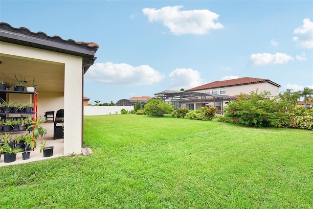 view of yard featuring a patio area