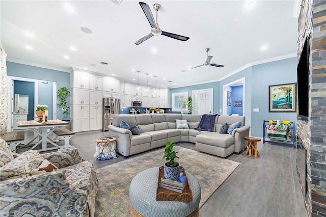 living room featuring ceiling fan, light hardwood / wood-style floors, and ornamental molding