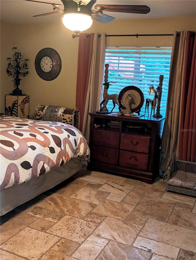 bedroom with ceiling fan