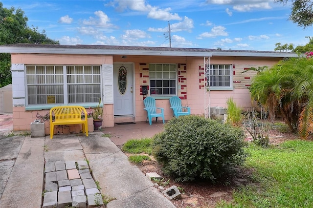 ranch-style house with a porch