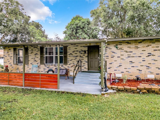 ranch-style home with a front yard