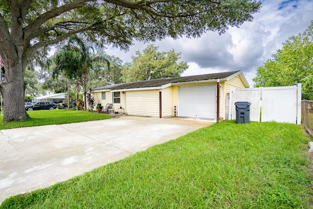 view of front of house featuring a front lawn