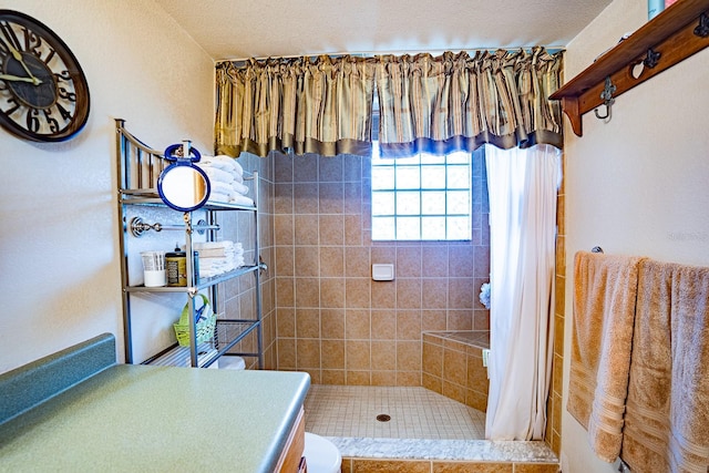 4822 Melody Ln, Lakeland, FL 33805 - bathroom with tiled shower