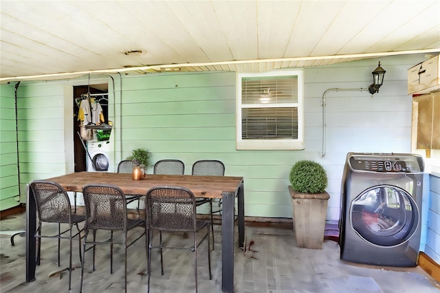 exterior space featuring washer / dryer