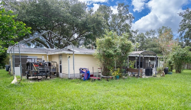 4822 Melody Ln, Lakeland, FL 33805 - rear view of house featuring a yard