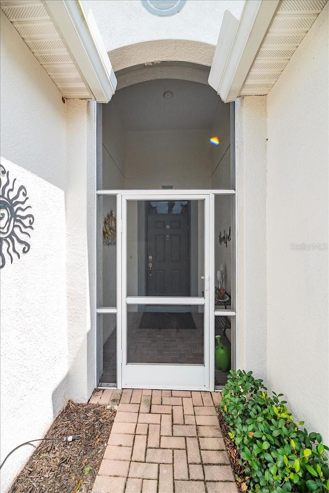 property entrance with stucco siding