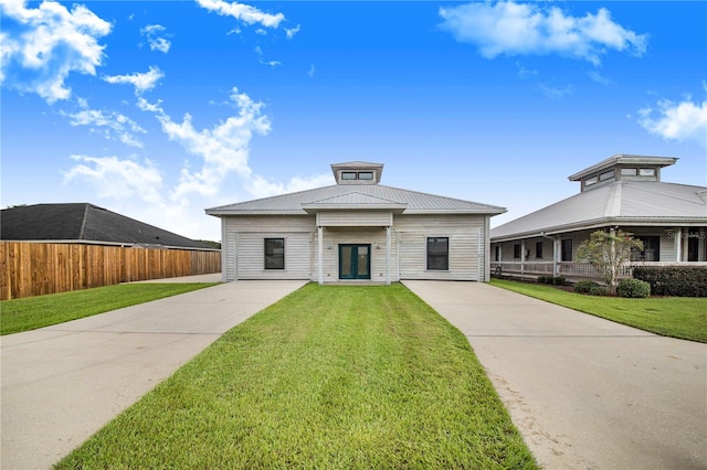 view of front of house with a front lawn