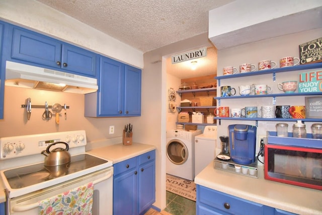 kitchen with electric stove, a textured ceiling, blue cabinets, and washing machine and clothes dryer