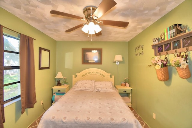 bedroom with ceiling fan