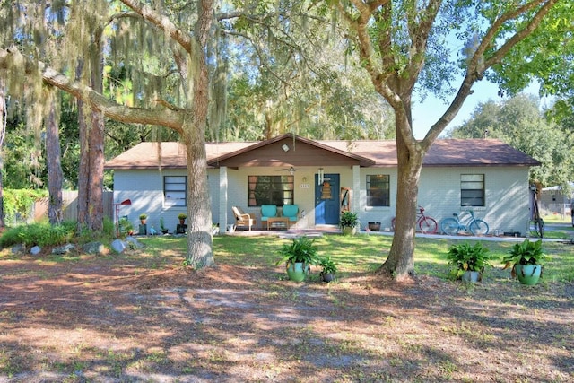 single story home featuring a front yard