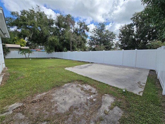 view of yard with a patio area