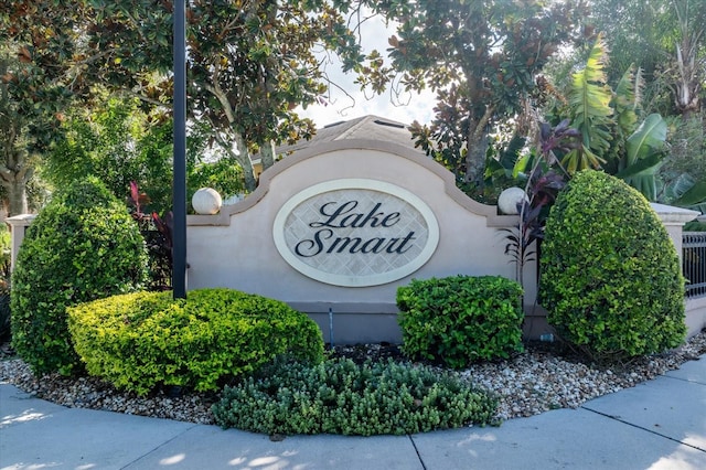 view of community / neighborhood sign