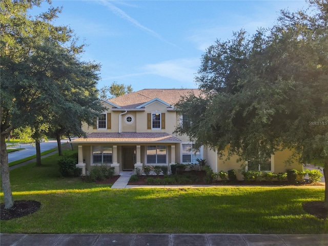 view of front of property featuring a front lawn