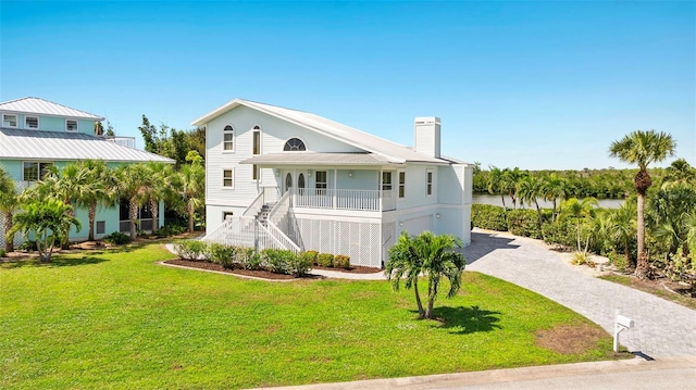 view of front of house featuring a porch and a front lawn