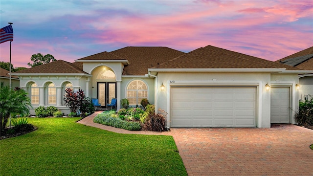 view of front of home featuring a yard and a garage