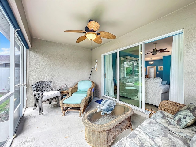 sunroom with ceiling fan