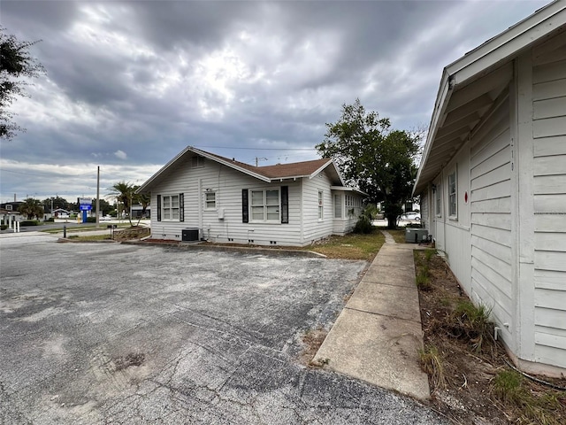 121 Bates Ave SE, Winter Haven, FL 33880 - exterior space with cooling unit