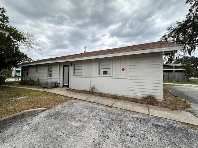 121 Bates Ave SE, Winter Haven, FL 33880 - ranch-style house featuring central AC unit